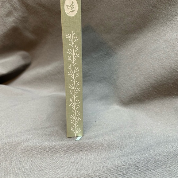 Tan and White Floral Notebook with Elastic Closure - Picture 3 of 5